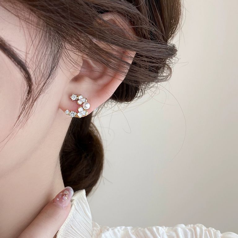 Mini White Flower Stud Earrings in Gold Tone